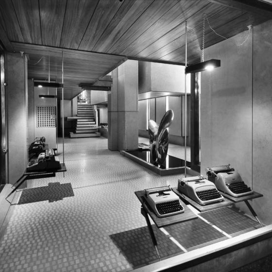 Ingresso del Negozio Olivetti a Venezia